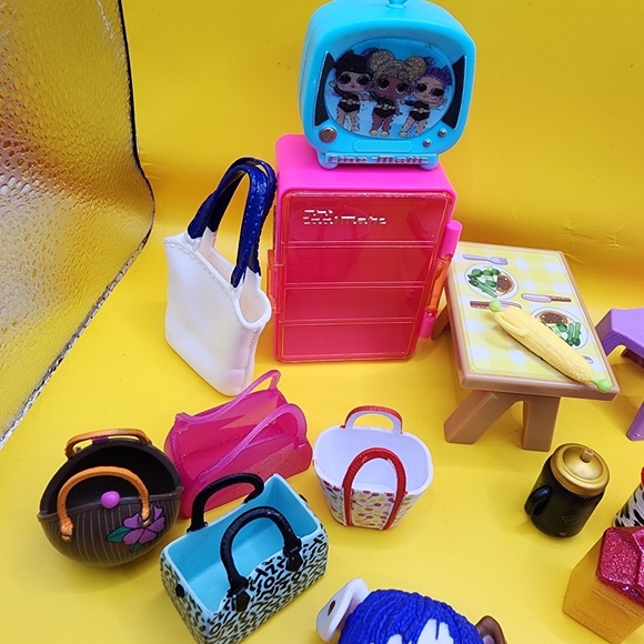 LOL Surprise! Lot Dolls Accessories Clothes Bags Drinks OMG - Picture 6 of 6
